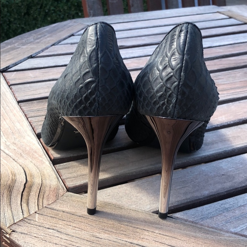 🎉Host Pick🎉Kenneth Cole Black Pumps - Picture 3 of 5